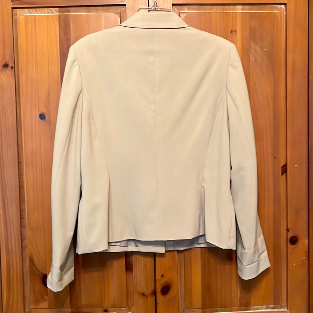 Women’s Blazer - Picture 2 of 3